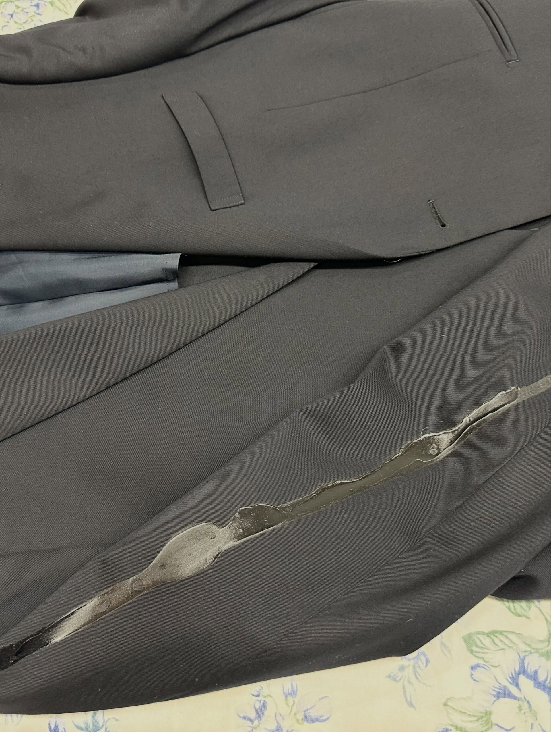 強烈なシミが付いた
