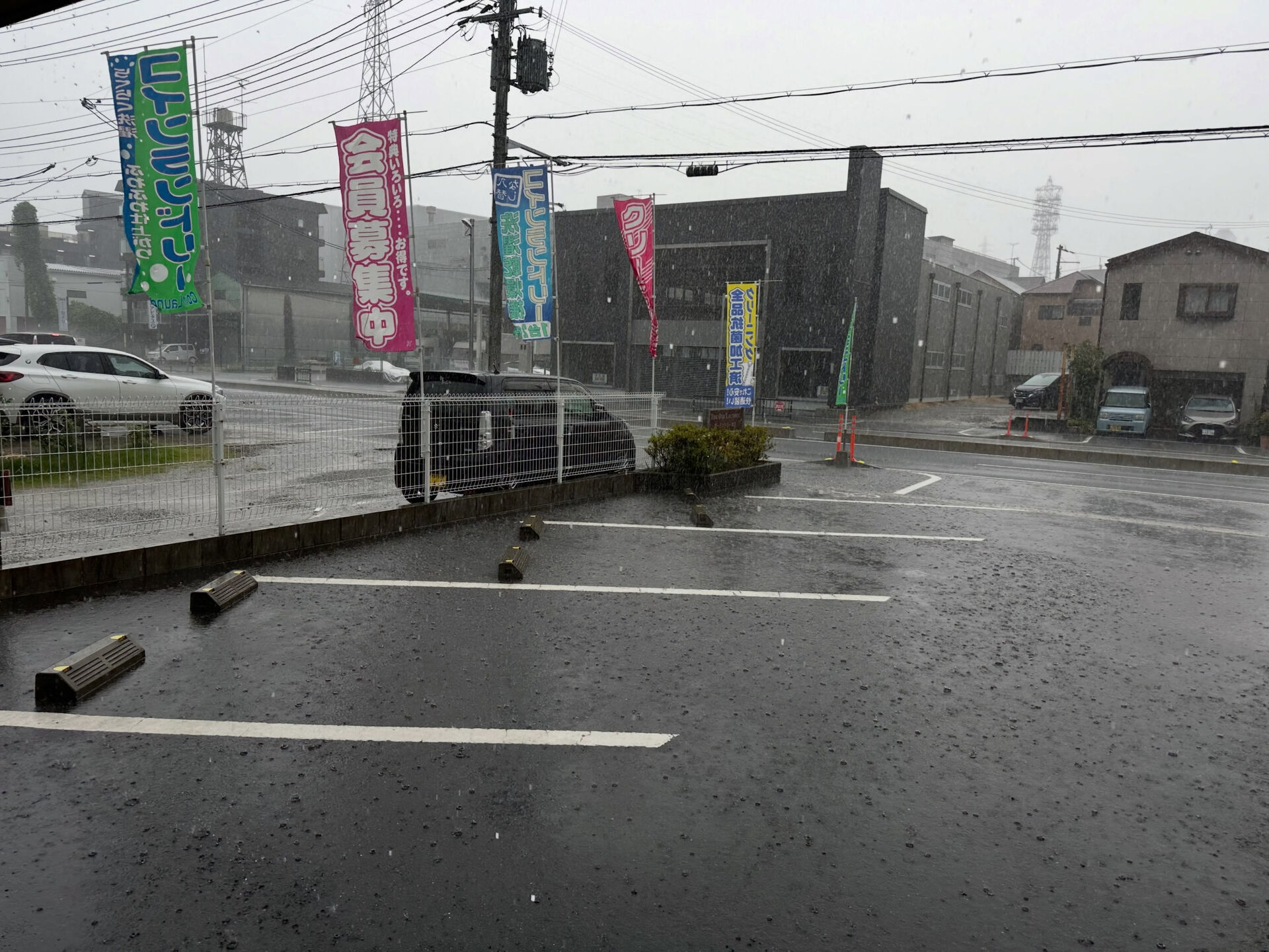 突然の雷雨には驚きましたね🌩️皆さんは無事でしたか？