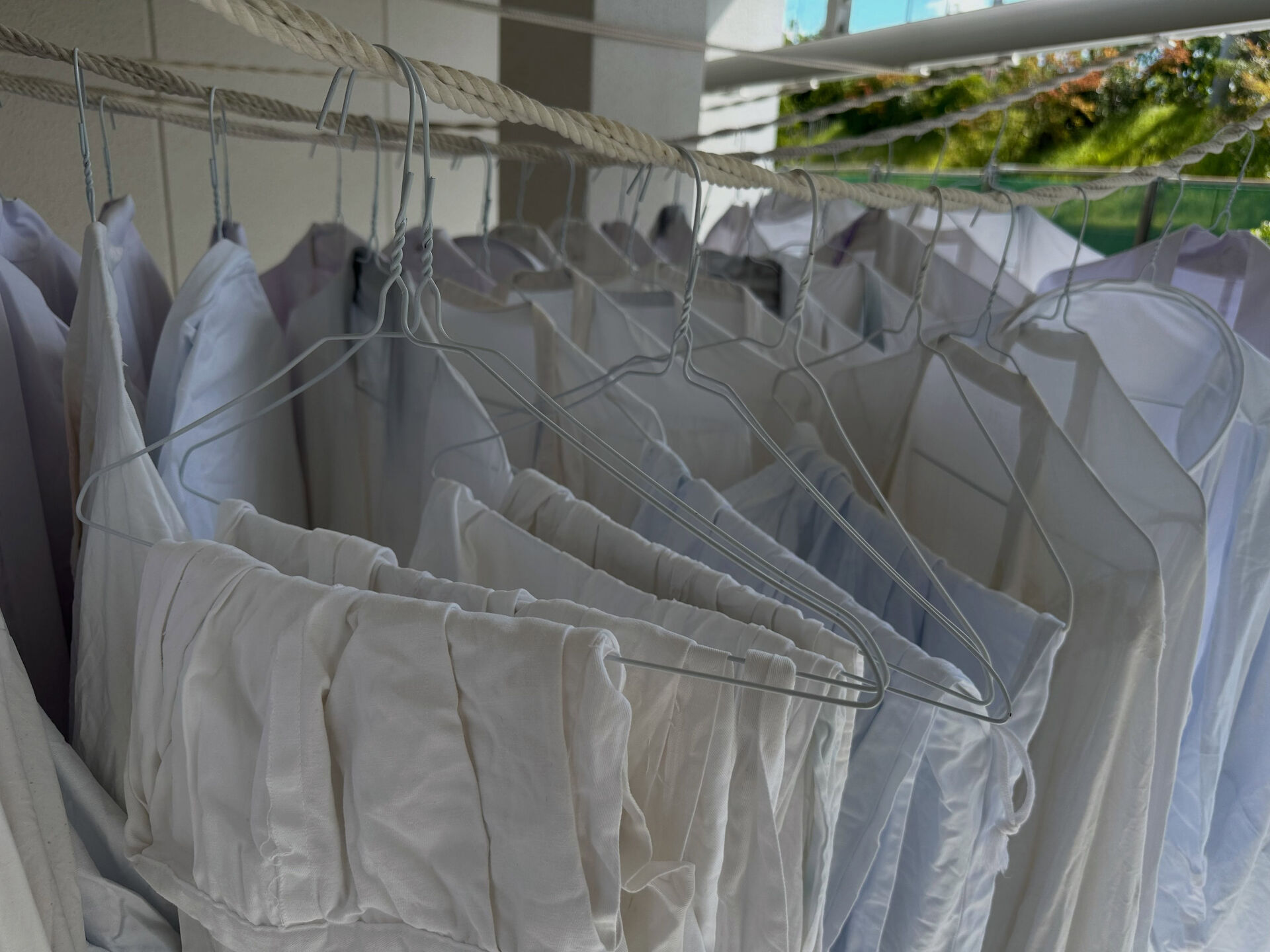 雨の日に困ったことはありませんか？💧私たちは、濡れた服でも安