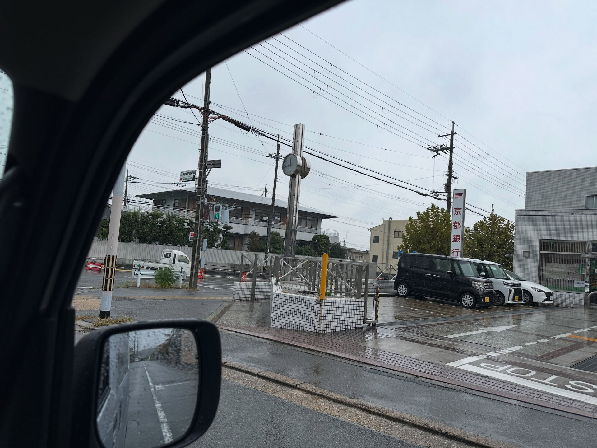 雨でも元気に集配中です☔️今日も松井山手や京田辺駅、大住工業