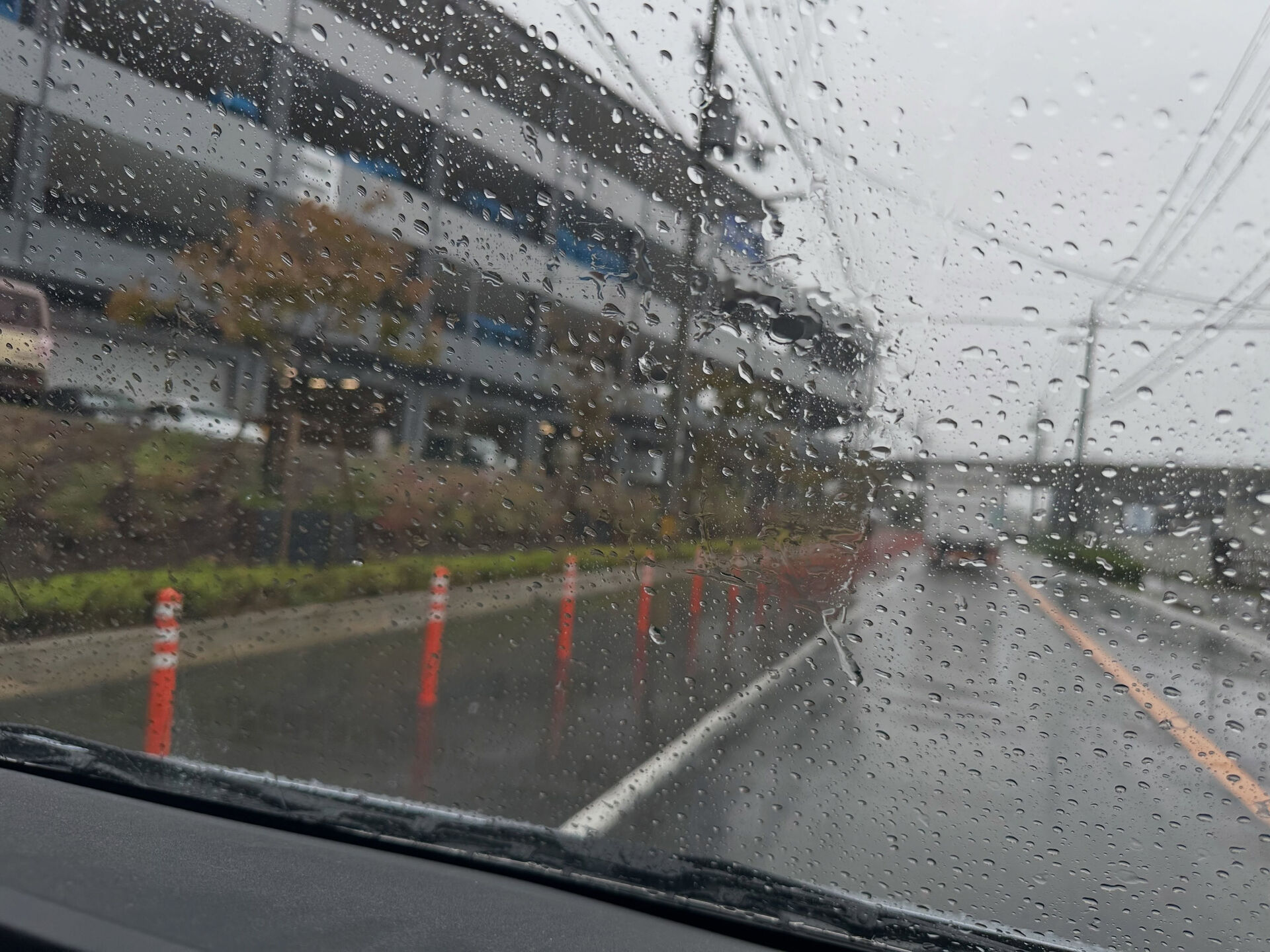 雨でも元気に集配中です☔️今日も松井山手や京田辺駅、大住工業
