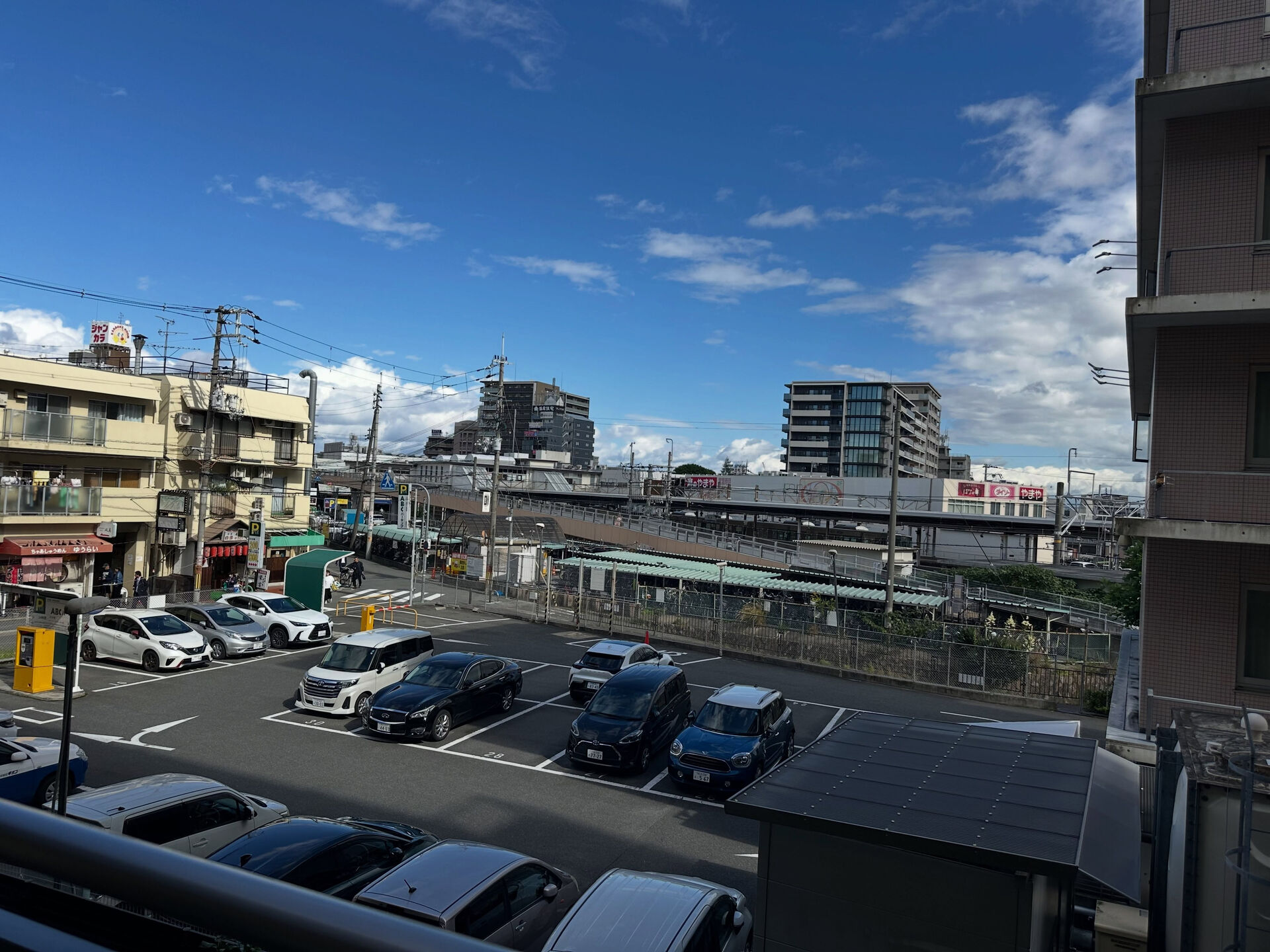 今朝の気温は特に冷え込んでいます❄️ 長袖が必要な季節になり